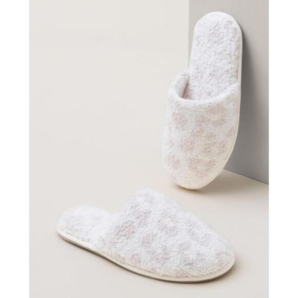 Barefoot Dreams NWT CozyChic Youth Barefoot in the Wild Slipper Sz Youth Medium - Picture 4 of 10